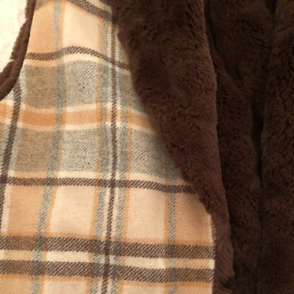 NWOT Reversible Faux Fur Plaid Vest - Picture 5 of 6